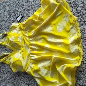 Swimming suit women's one piece size 0 means 10-12  Torrid color pineapple